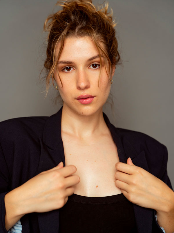 Andrea Cabret actriz