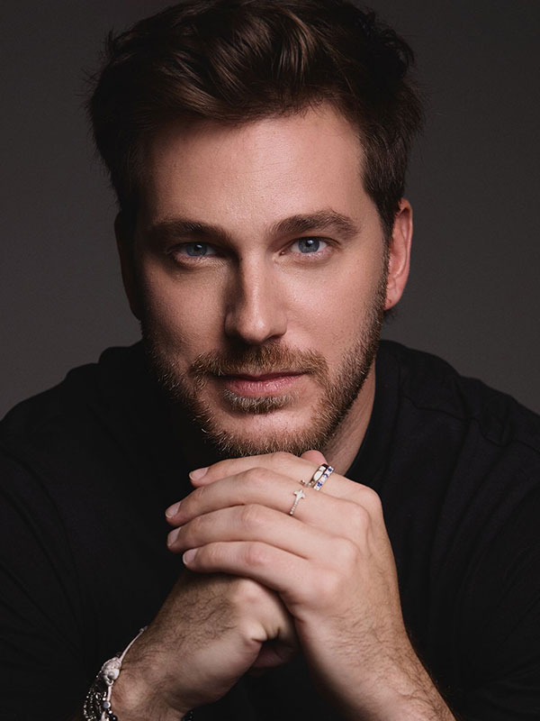 Manu Vega actor